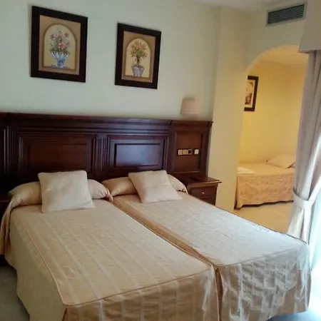 Don Carlos Hotel *